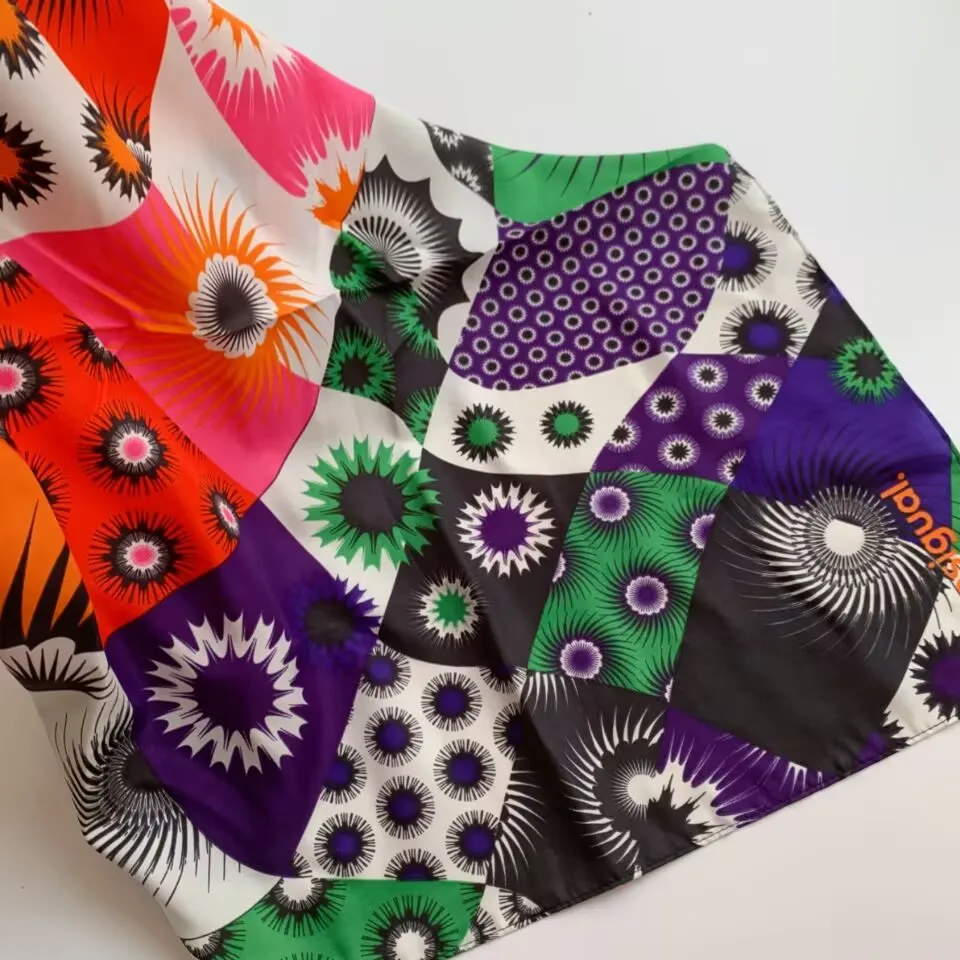 شالات وأوشحة جديدة أنيقة ومتعددة الاستخدامات صغيرة الحجم من إسبانيا للطلب الأصلي للتجارة الخارجية