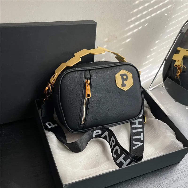 

Women's Letter Print Shoulder Bag, Trendy Patchwork Crossbody Purse, Minimalist Day to Night Tote, Versatile Sling Bag, Textured