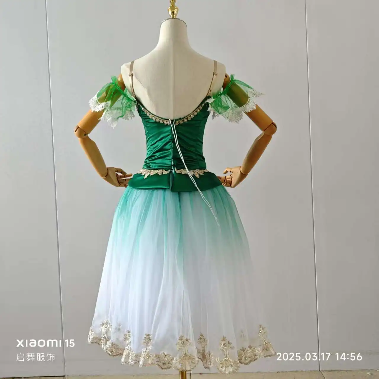 大人と子供のためのチュチュ プロフェッショナル デ ハダ リラ、パチタのパルダ デ チュチュ デ レンディメント、ラ ベラ ドゥルミエンテ