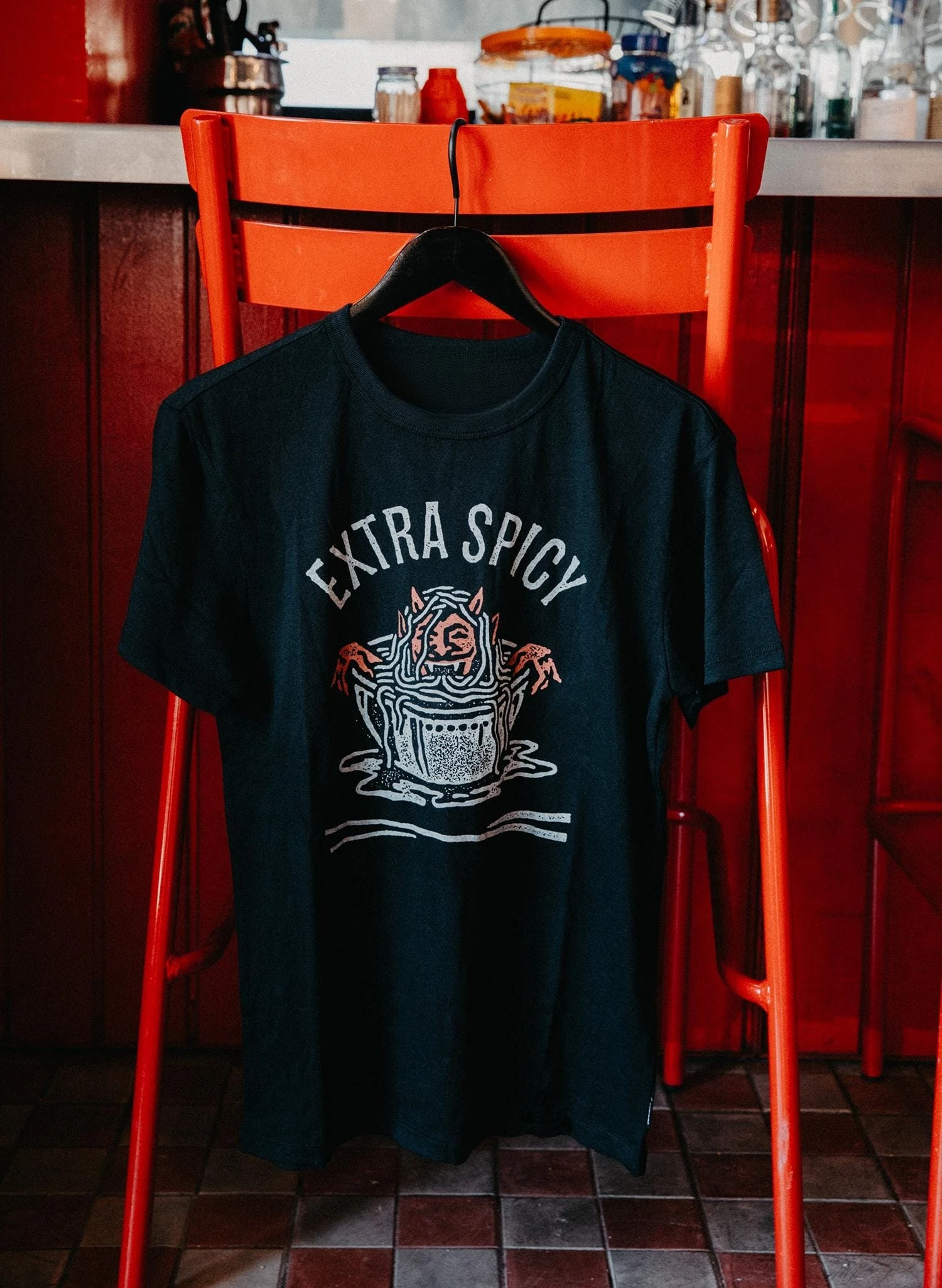 Camiseta Extra Picante con Diseño de Personaje Amante de la Comida y Fideos Picantes | Camiseta con juego de palabras de comida | Ramen | Comida asiática | Camisetas con Frases | ATX | DTLA