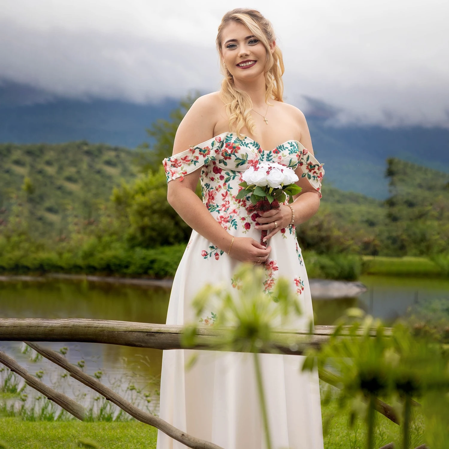 

Colorful Wildflowers Wedding Dress Off Shoulder Sweetheart Embroidered Lace Bridal Gowns A Line Rustic Bride Dress Customized