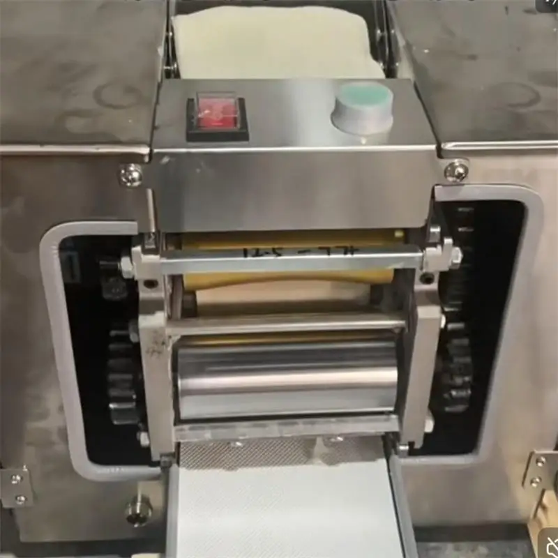 ماكينة تغليف الجلد الزلابية الأوتوماتيكية ماكينة صنع السبرينغ رول ساموسا جيوزا والونتون