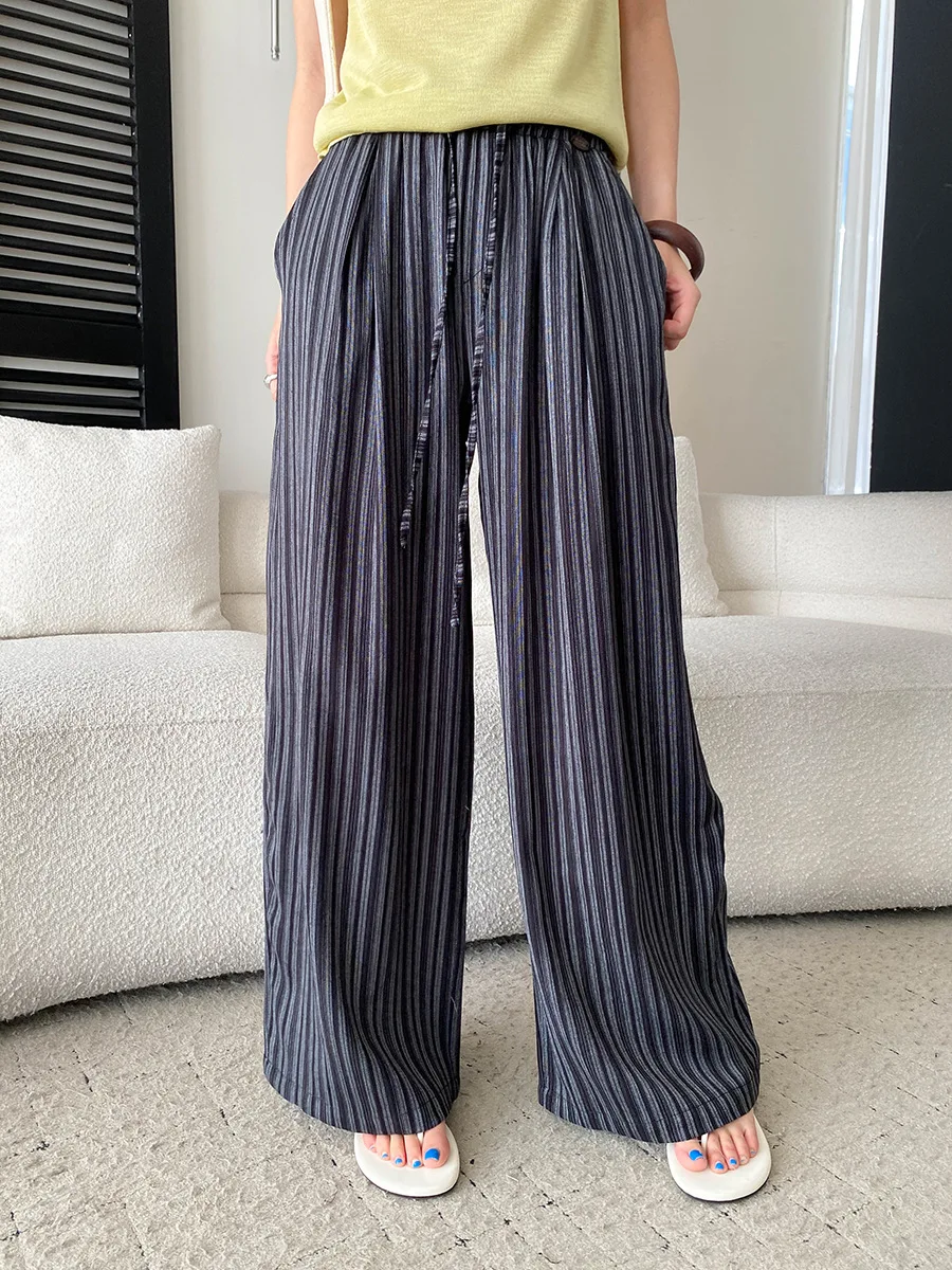 Sommerliche gestreifte, locker sitzende Freizeithose mit hoher Taille für Damen – Detail 20