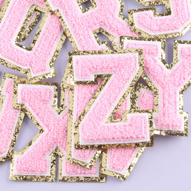 26-teiliges Set 5,5 cm große englische Buchstaben-Chenille-Aufnäher mit Goldrand zum Aufbügeln, selbstklebend, für DIY-Bastelarbeiten, Namensaufkleber, Kleidungsdekoration – Detail 6
