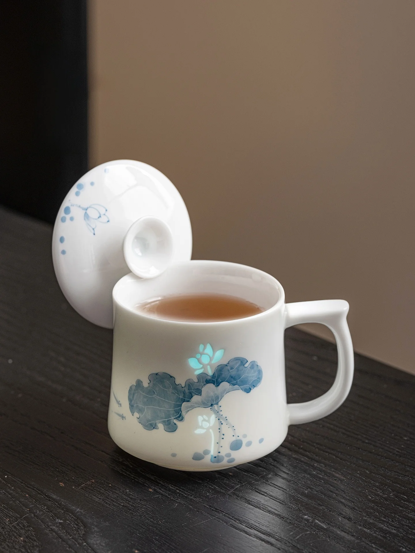 

Кружки из фарфора ручной росписи с крышкой, чашки для воды, офисные чайные чашки для заваривания, высокая эстетическая ценность, для домашнего использования