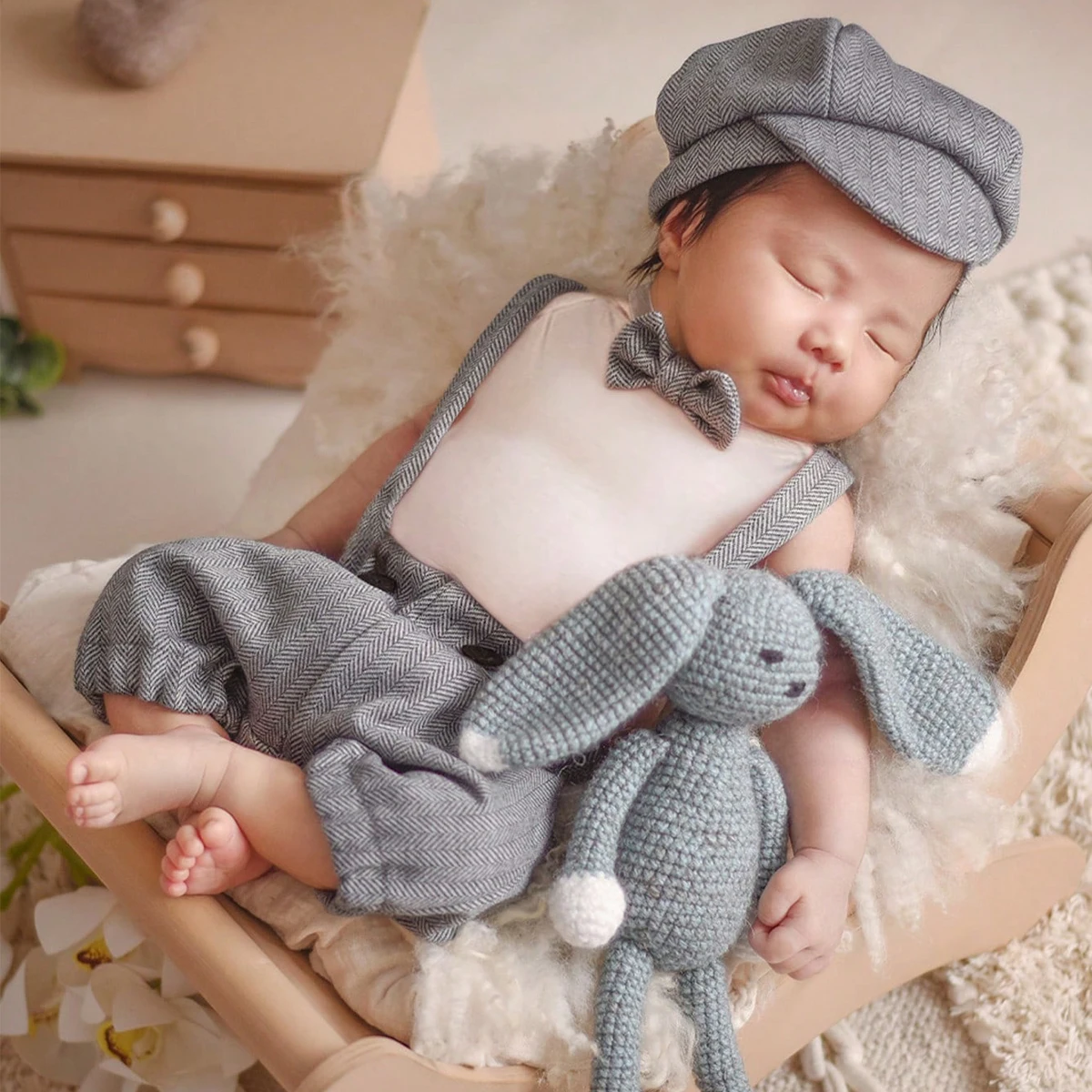 Ylsteed Newborn Boy Photography Outfit Baby Little Gentlman Suit Infant Shooting Suspender Overall with Casquette and Bow Tie