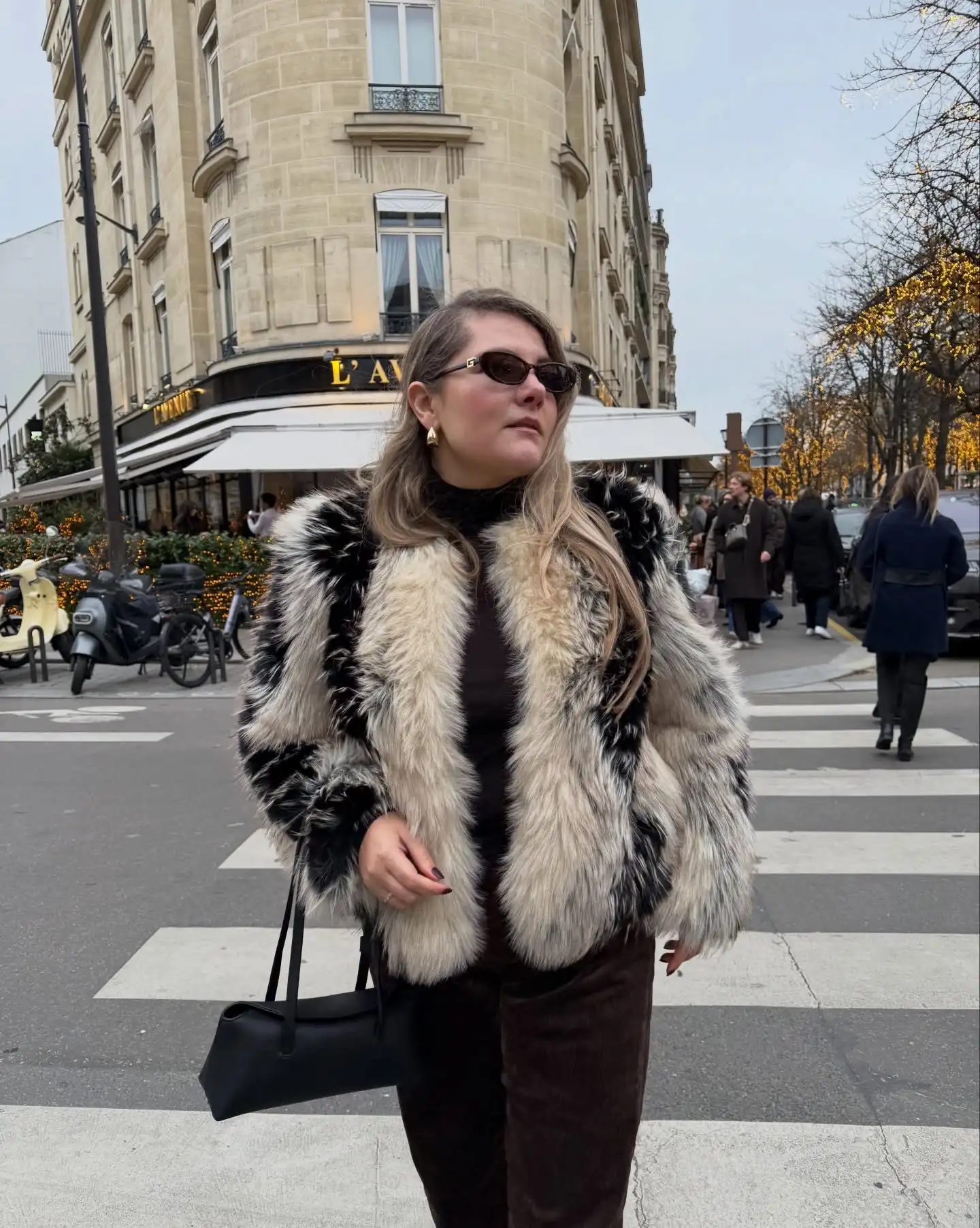 

HH Women Winter Fashion Faux Fur Effect Crew Neck Long Sleeve Jacket Female Street Trendy Hidden Buckle Color Block Casual Coat