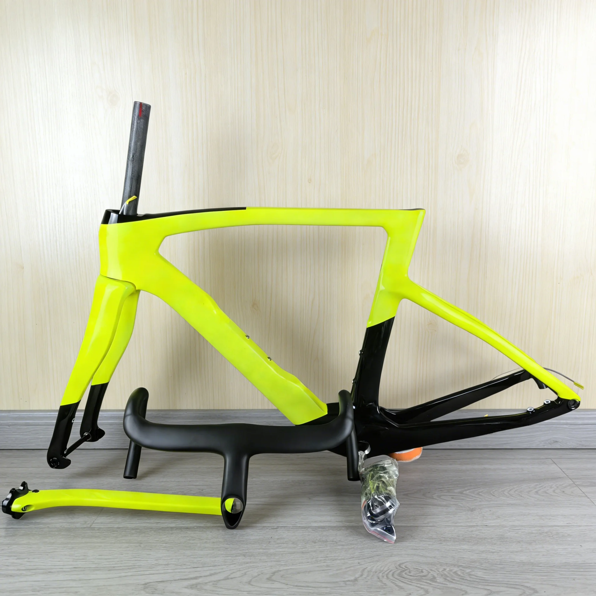 

Рама для шоссейного велосипеда F16 из углеродного волокна, комплект рамы для шоссейного велосипеда из углеродного волокна T1100, дисковые тормоза с полной внутренней прокладкой кабелей, флуоресцентный зеленый цвет.