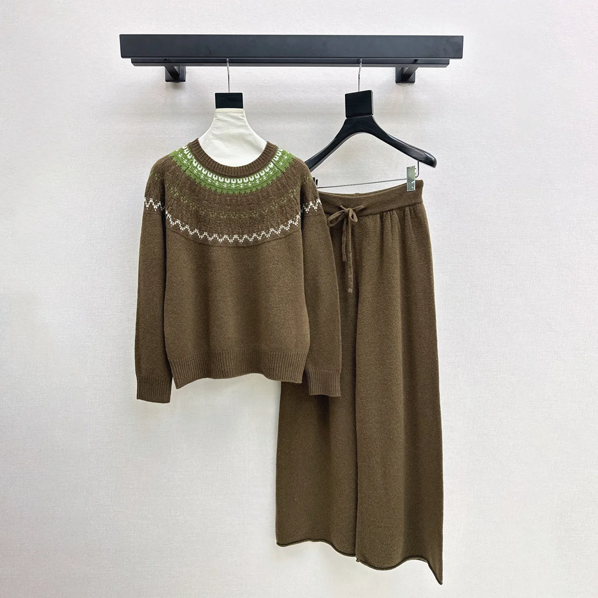 2026 High Quality Women Vintage Jacquard Knitted Two Piece Set, Loose Sweater & Drawstring Trousers261020114