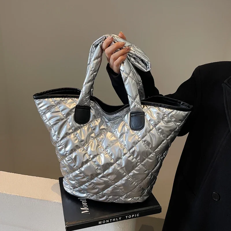 Bolso sencillo versión coreana para mujer, moda de invierno, bolso de hombro con rejilla de diamantes, gran capacidad, para ir al trabajo, superficie brillante, 2024