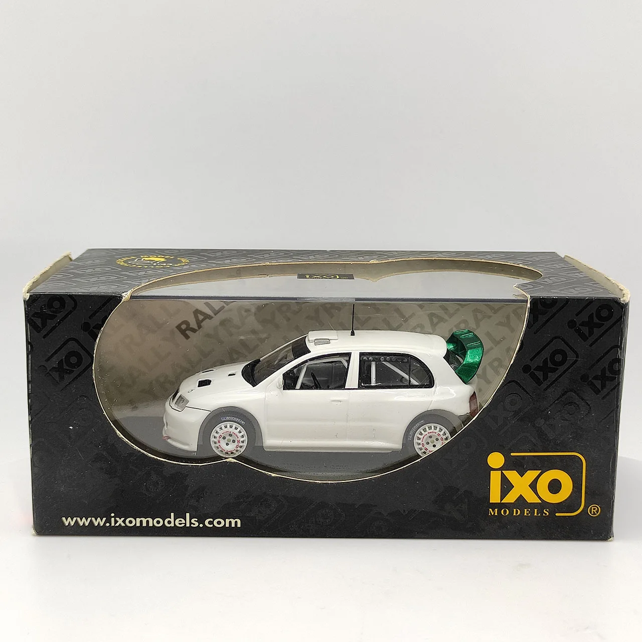 Diecast 1:43 Scale IXO Skoda Fabia WRC Test Car 2005 Alloy Car Model Collectible Toy Gift Souvenir Display Ornament