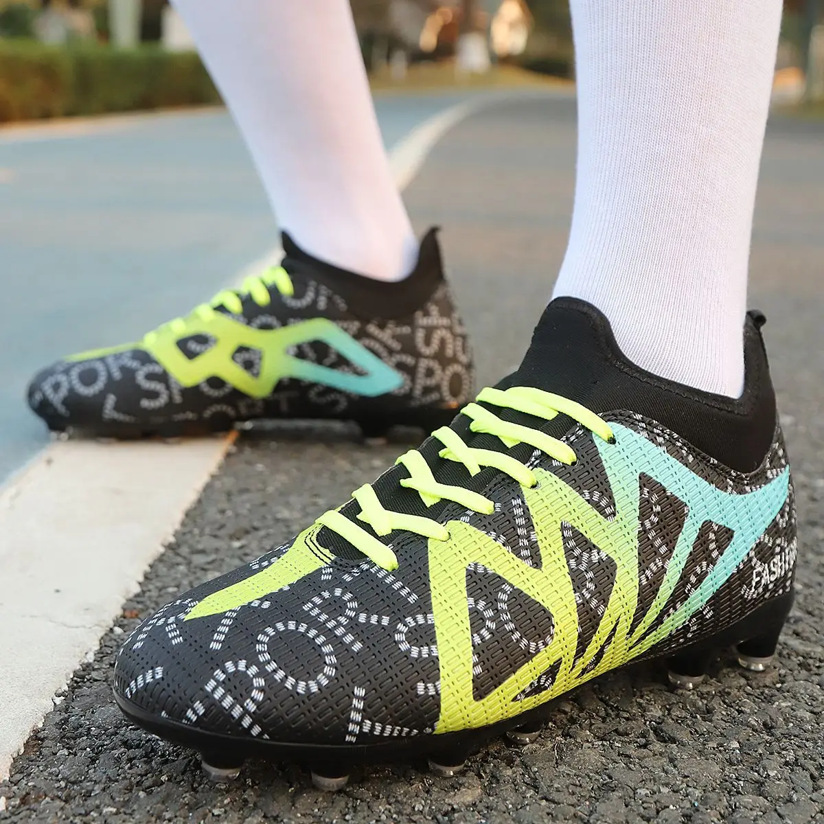 

Neutral Long Spikes Soccer Cleats Comfortable Wearable Soccer Cleats 36-45 Top Quality Professional Soccer Cleats