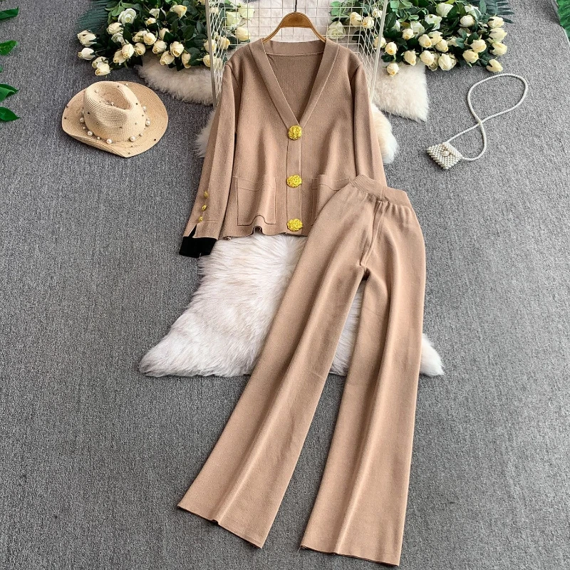 

Autumn and winter light luxury new two-piece set women metal buckle V-neck jacket+high waist slimming knitted casual pants