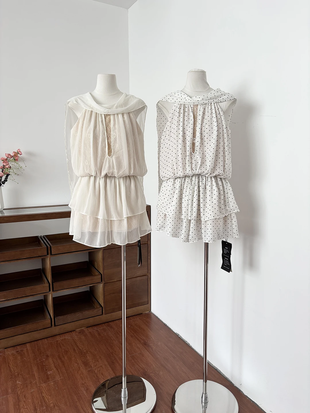

Summer Neck Hanging Dress Women's Style Lace Beach Holiday Outfit Elegant Skirt with Safety Pants Fashionable Two-Piece Set