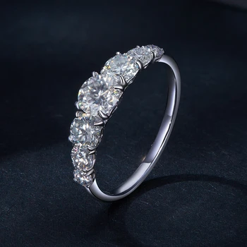 Alternative view of Anillo Éternité de 7 Moissanitas en Plata 925 | Dalesha