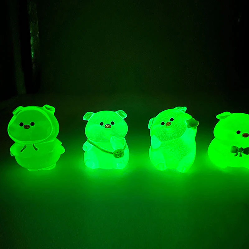 1Pc Luminous Raincoat Pig Ornament Cartoon Bow Tie Pig Doll Micro Landscape Decoration Dollhouse Miniature Toy