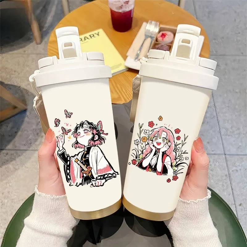 Caneca isolada Demon Slayer Cartoon Anime Agatsuma Zenitsu Kochou Shinobu para homens e mulheres, copo de palha elegante de grande capacidade
