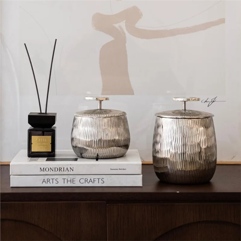 

Indian aluminum silver storage jar creative crystal handle hammer pattern storage box minimalist light luxury table