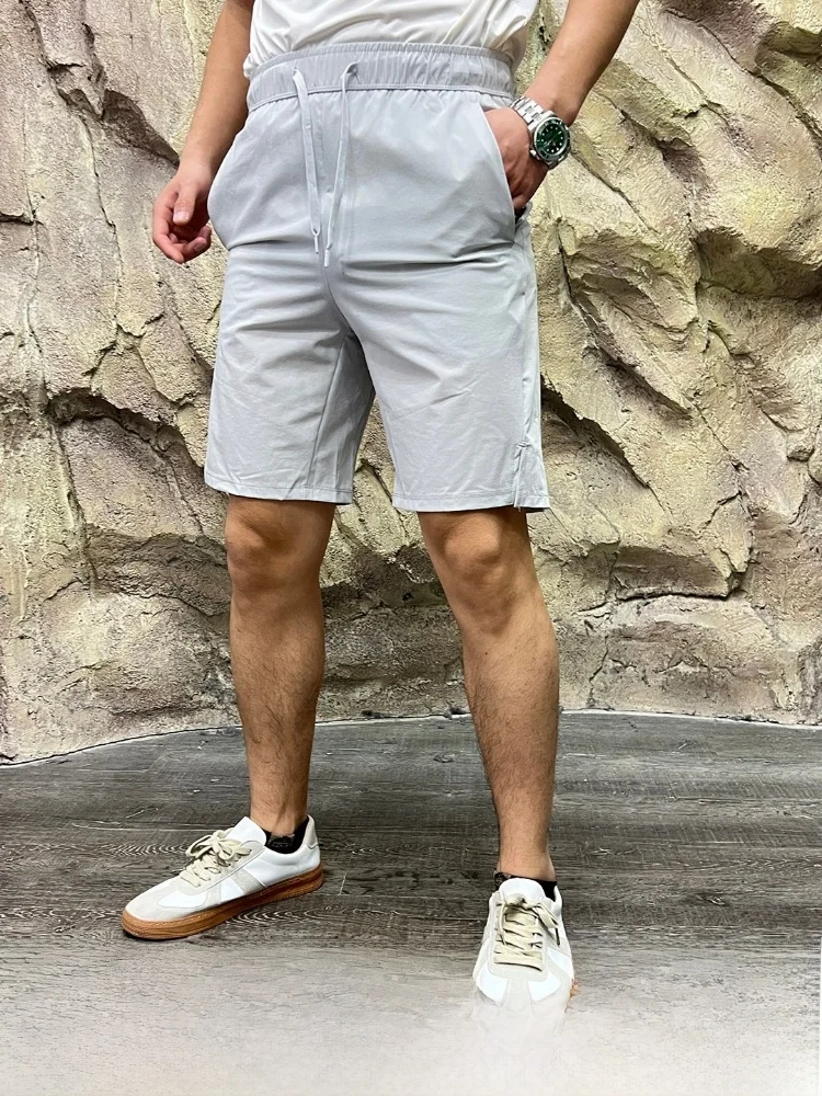 

Функциональность и стиль: мужские быстросохнущие эластичные шорты для активного отдыха с лазерной перфорацией, технологичные летние шорты.