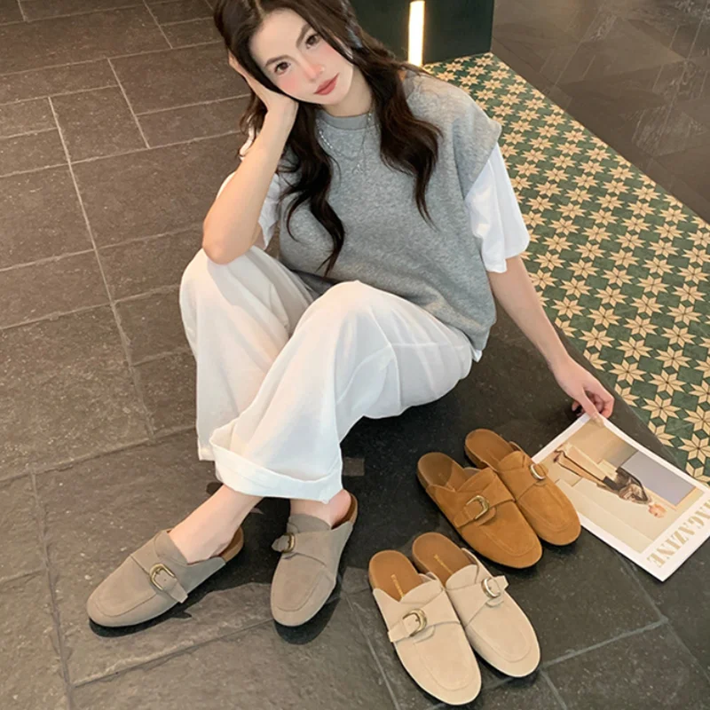 

Женские замшевые мюли с винтажной пряжкой, закрытым носком, на плоской подошве, для улицы и дома, удобные тапочки больших размеров для весны