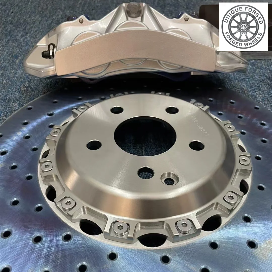 

Комплект кованых тормозов для спортивных автомобилей: передние 6-поршневые суппорты, диски 380 мм, для C63, E63, G63, GLC63, S63, L GT