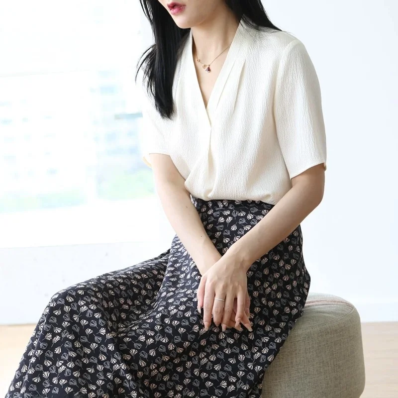 

Silk Short Sleeve V-Neck Women's Shirt Pearlescent Satin Simple Design Commute Friendly Spring Summer Shirt OL Style Straight...