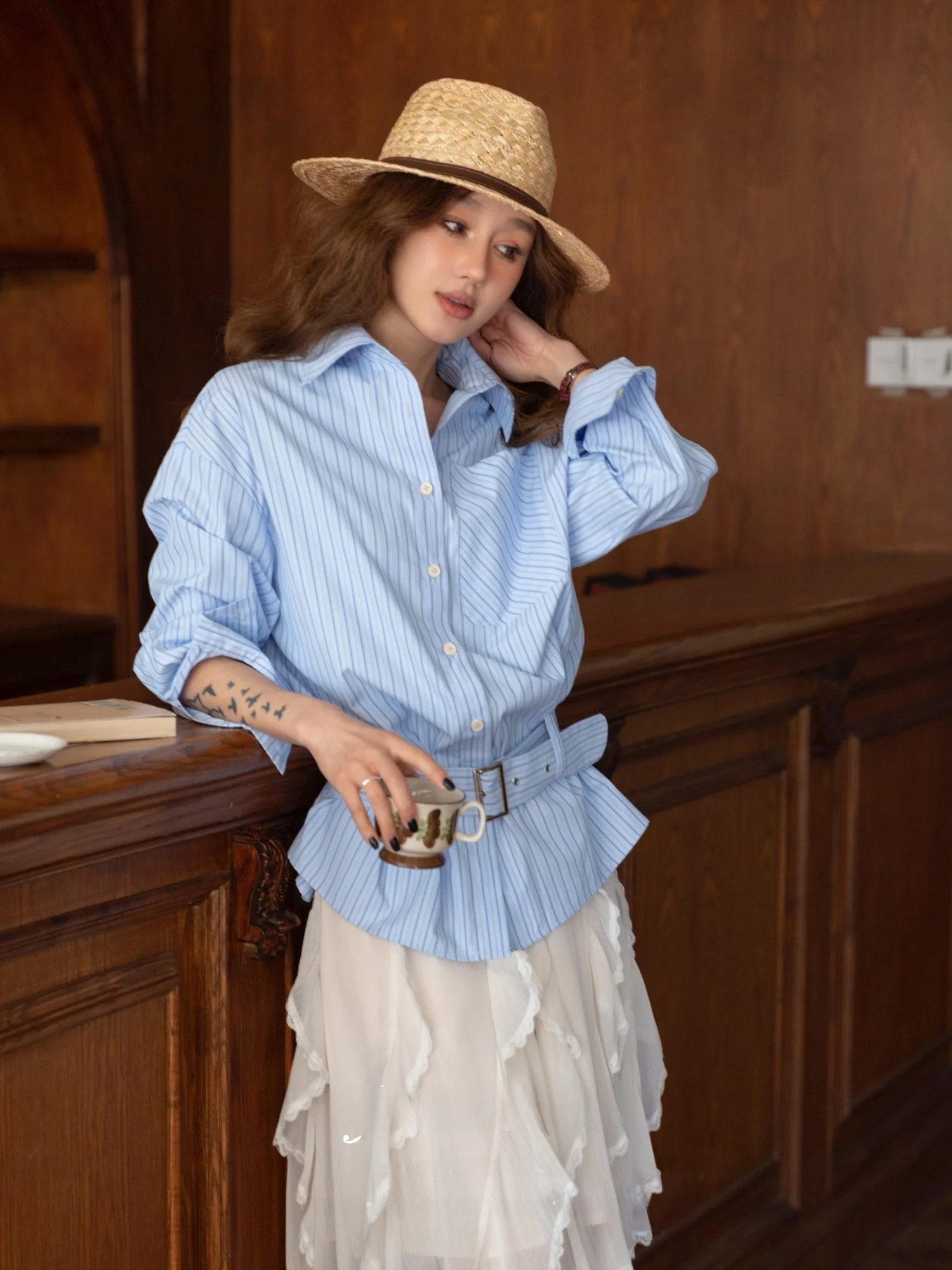 

Женская модная рубашка с эффектом похудения в корейском стиле, свободного кроя, в полоску, с завышенной талией, с длинным рукавом, для повседневной носки, весна 2026, минималистичный дизайн