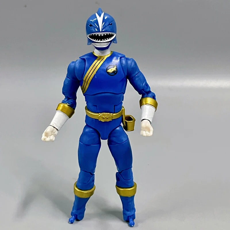 

Hasbro Power Rangers Blue Ranger 6-дюймовая оригинальная объемная грузовая фигурка с рукописным вводом на вершине головы, модель куклы, экшн-фигурка
