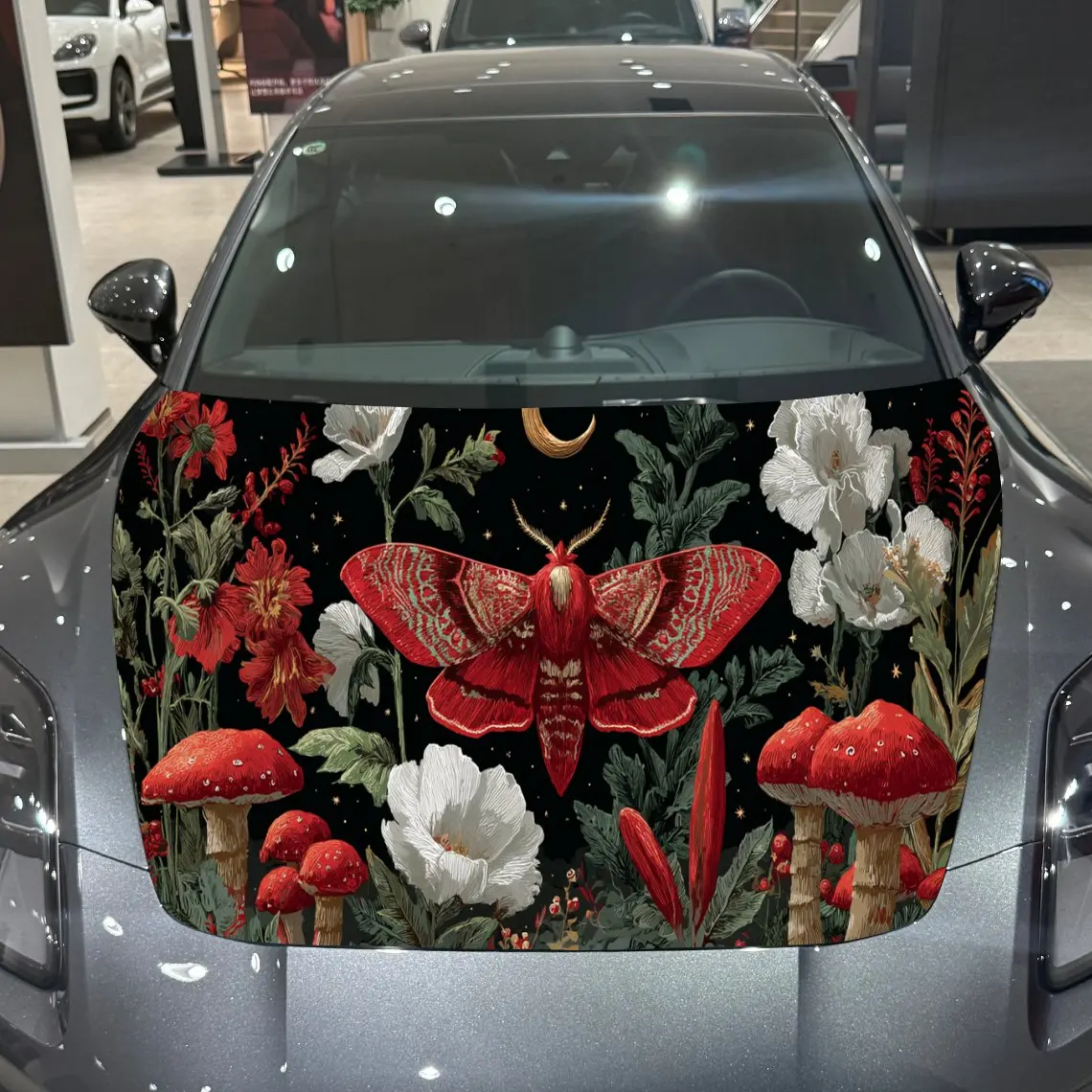 

Eerie Red Moth Иллюстрация Капот автомобиля Виниловые наклейки Защитная поверхность автомобиля Наклейка Украшение автомобиля Крышка Виниловые обертывания Водонепроницаемый Sel