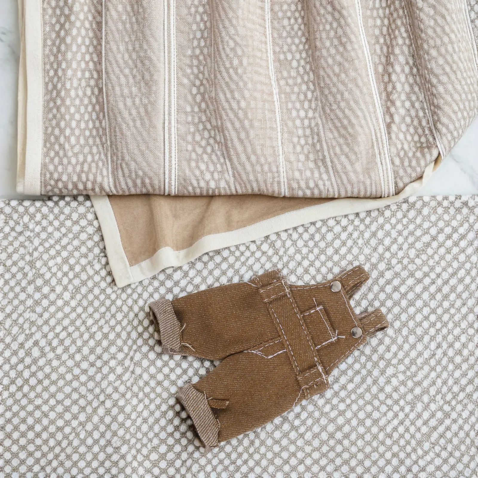 

Милый комбинезон-кавай для плюшевых игрушек 12 см: мягкая, моющаяся одежда для кукол, креативные наряды для коллекционеров