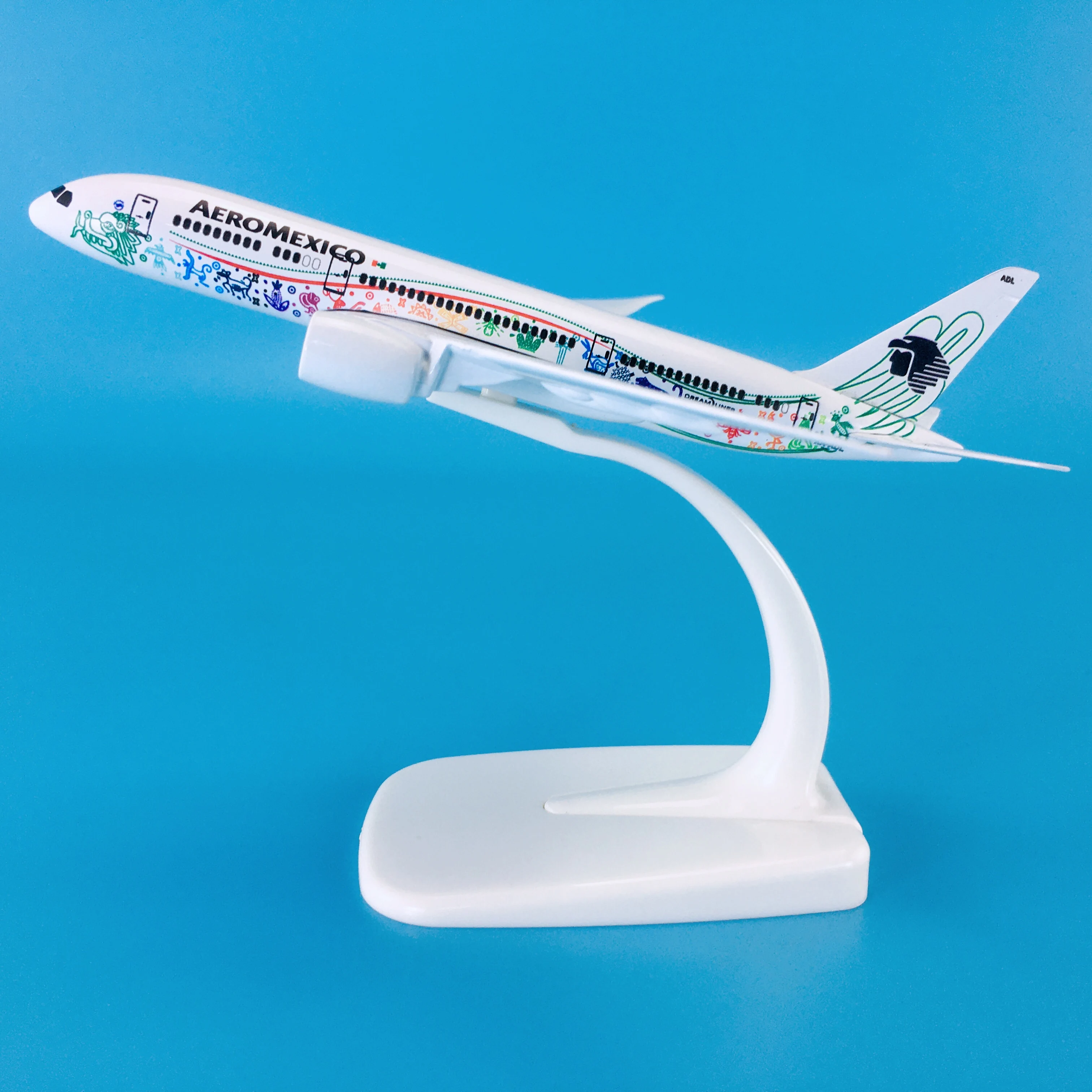 Baza Hot Sale Zinc Ally Material 1:400 14cm Airplane Model Aircrafts Boeing B787-9 Aeromexico Quetzalcoatl Plane Model