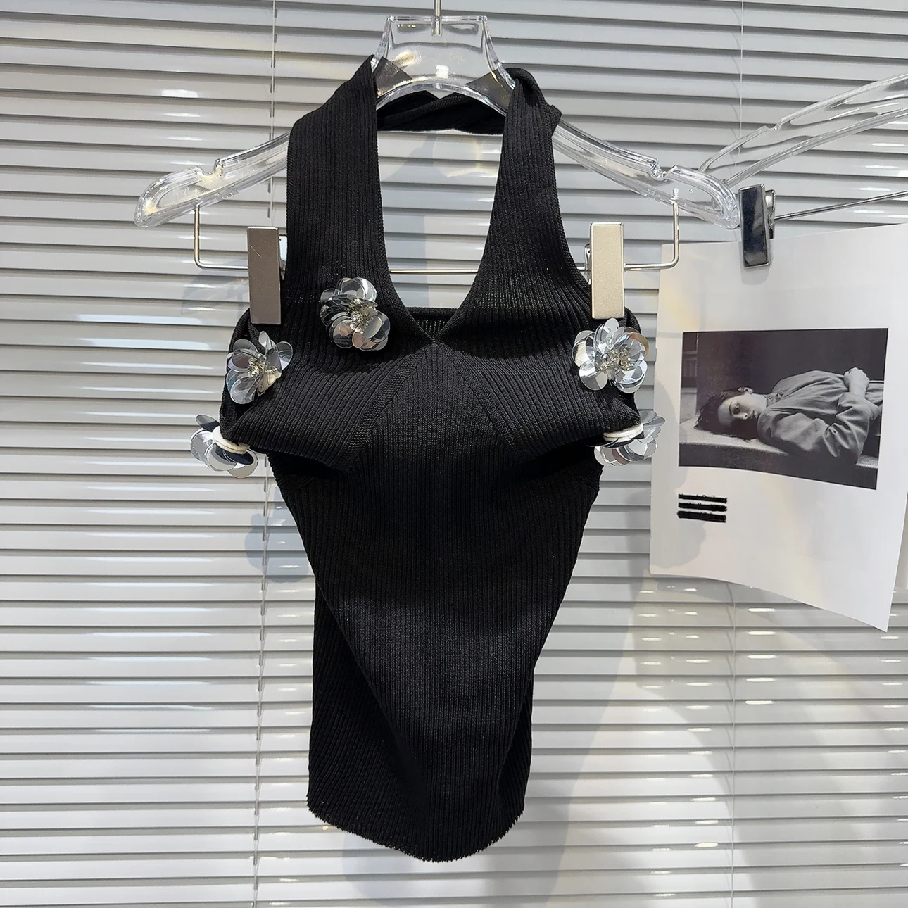 Female 2024 Summer Vests Hot Girl Graceful Vest Solid Color Sleeveless Sequins Flower V-neck Slimming Women’s Knitted Tank Tops