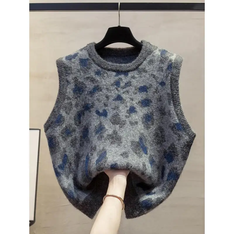 Woman Leopard Print Knit Vest Vintage Crew Neck Sleeveless Loose Fit Warm Layering Sweater Vest Female Chic Outwears Pullover
