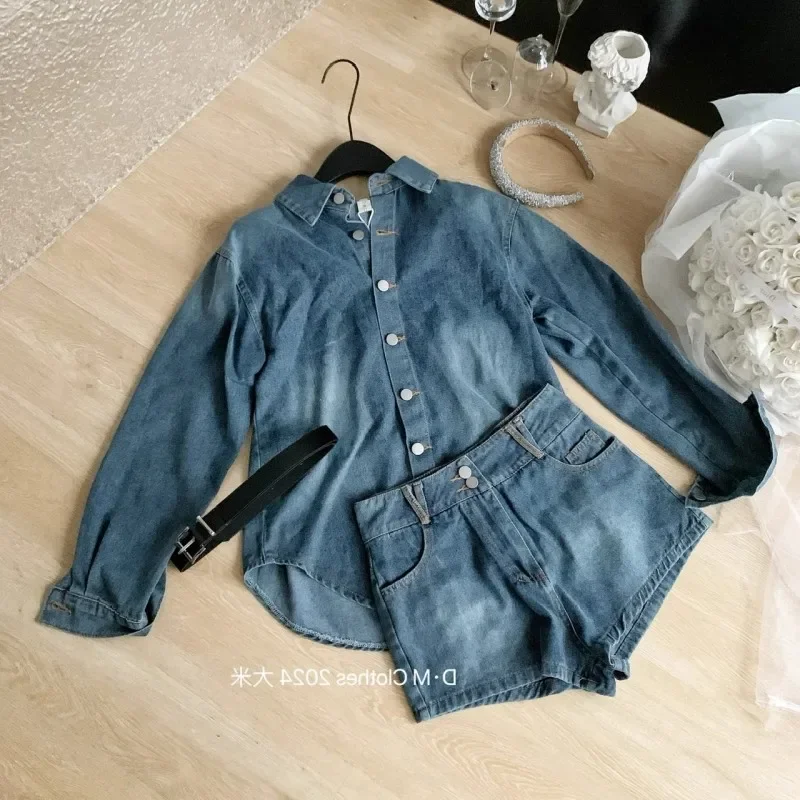 

Blue Retro Denim Suit Women'S Spring And Autumn Collar Washed Shirt Paired With Slim Denim Shorts Two-Piece Set