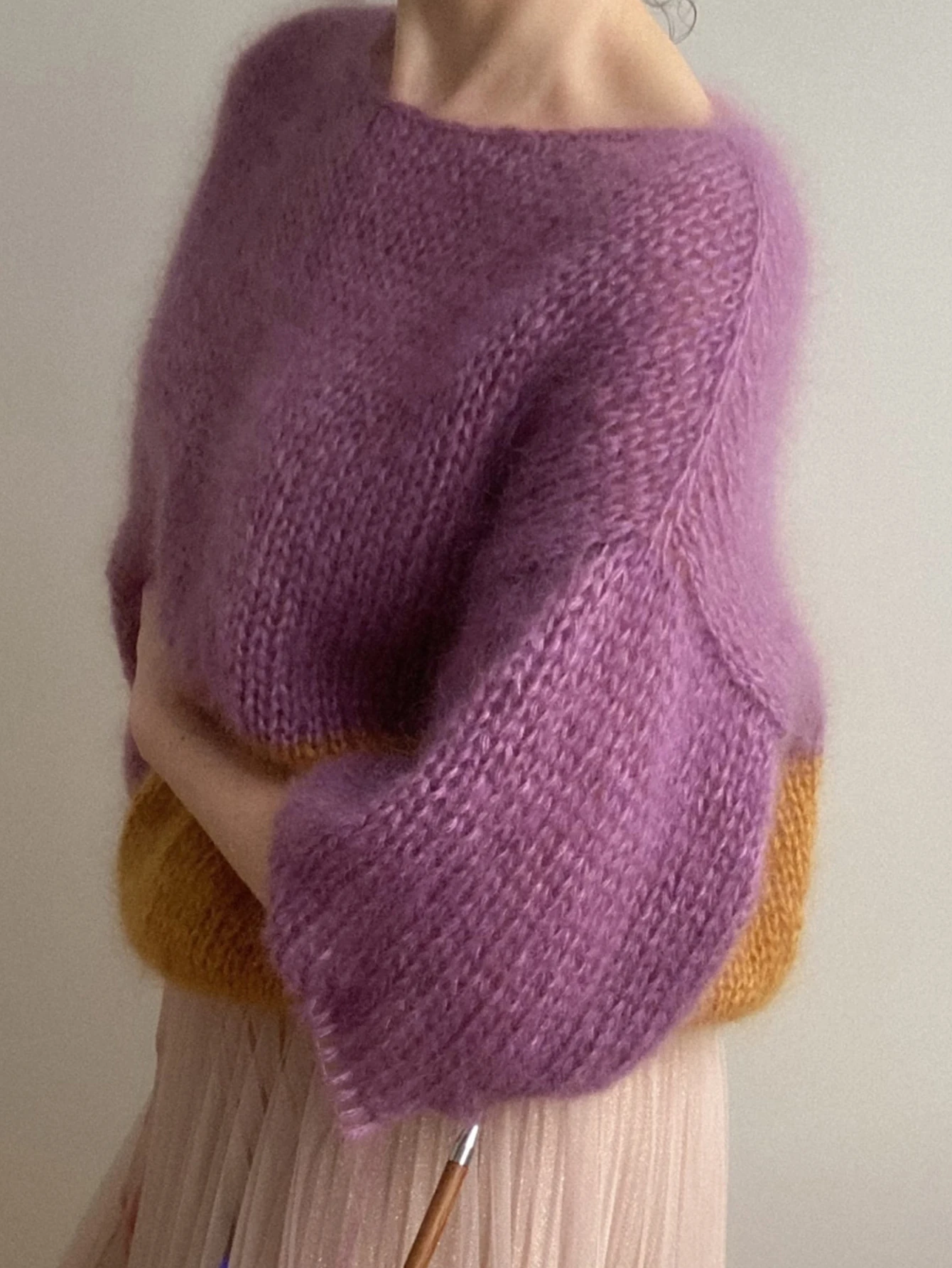 سترة صوفية متماسكة جديدة للخريف والشتاء للنساء، مصممة بنمط كسول، بلوفر أرجواني فضفاض برقبة دائرية، بلوزة كاجوال وأنيقة للتنقل في المناطق الحضرية، ملابس متماسكة على طراز Instagram، ملابس مناسبة للعام الجديد، هدية عيد الميلاد