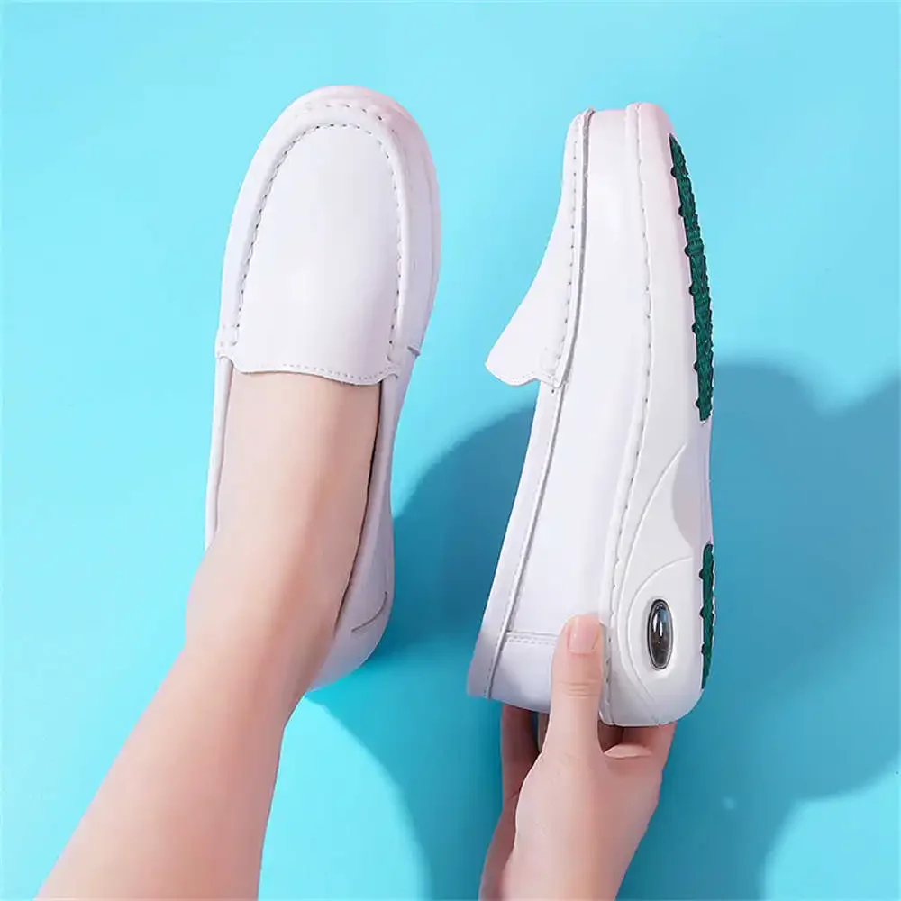 

Driving Ventilation Silver Boots Ladies Running Sports Skateboarding Shoes Sneakers Woman Trend 2024 Tenis Trend Famous