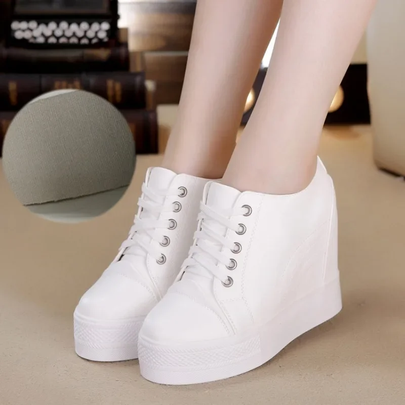 High Top Women\'s Casual Shoes Leather Casual Sneaker Hidden Increased Ladies Ankle Boots New Plush Woman Platform Boots Botines