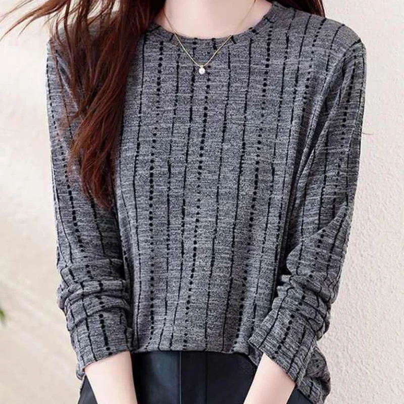 若者女性の Tシャツかわいい漫画学生秋冬女性服長袖エレガントな Tシャツ暖かいベースレイヤートップス新しい