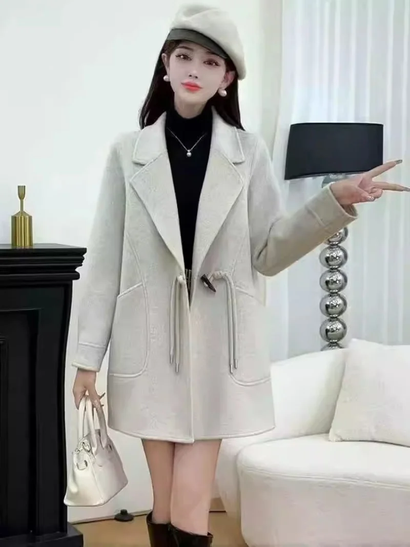 سترة صوفية مزدوجة الجوانب للنساء لخريف وشتاء 2025 موضة منتصف إلى طويلة فضفاضة تناسب أزرار القرن دعوى طوق علوي W860