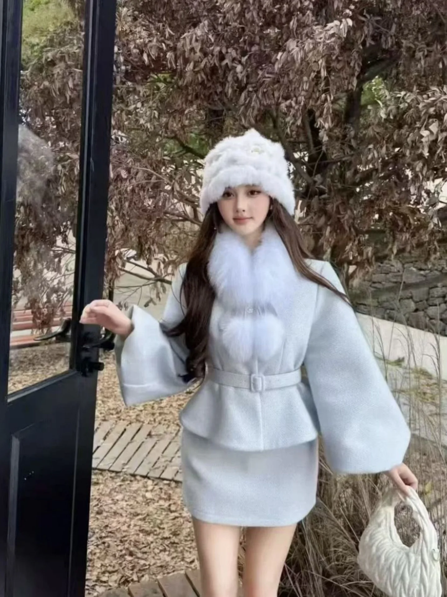 

Синий шерстяной костюм для женщин, зимняя модная верхняя одежда с юбкой с меховым воротником, комплект из двух предметов с поясом Ele Feeling