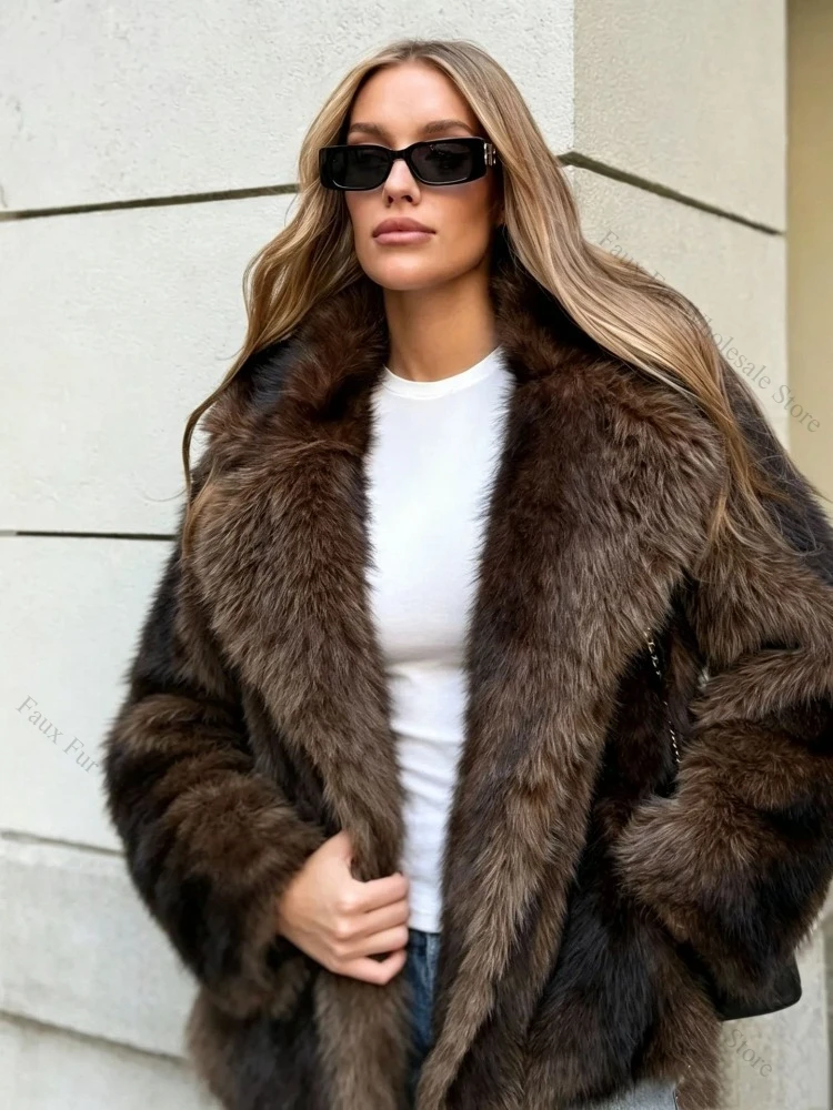 

Faux Fur Jacket Women New Artificial Short Fur Coat Winter Exclusive Striped Overcoat Fashion Fluffy Fox Women's Fur Coat