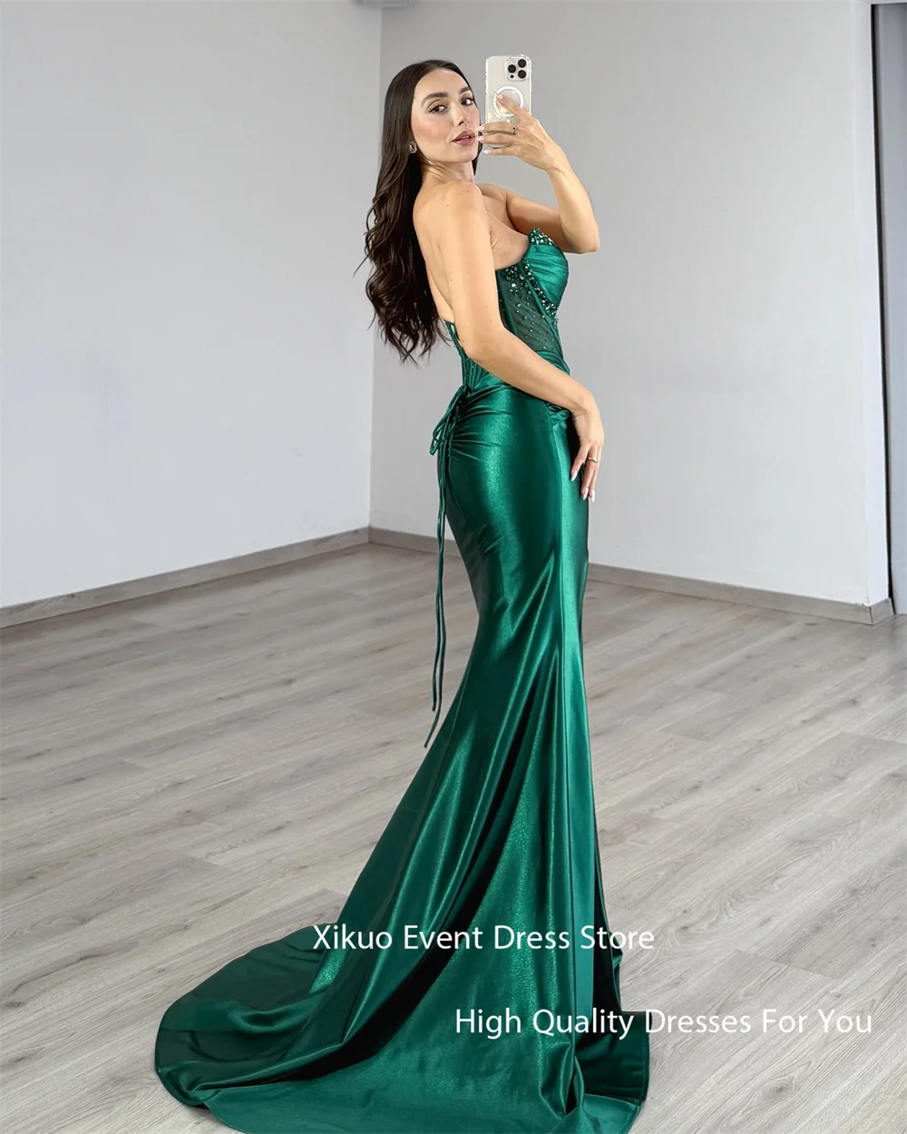 Xikuo エレガントなサテンのイブニングドレスストラップレスマーメイドウエディングドレス女性クリスタルハイサイドスリットローブ · ド · ソワレファムカスタマイズ