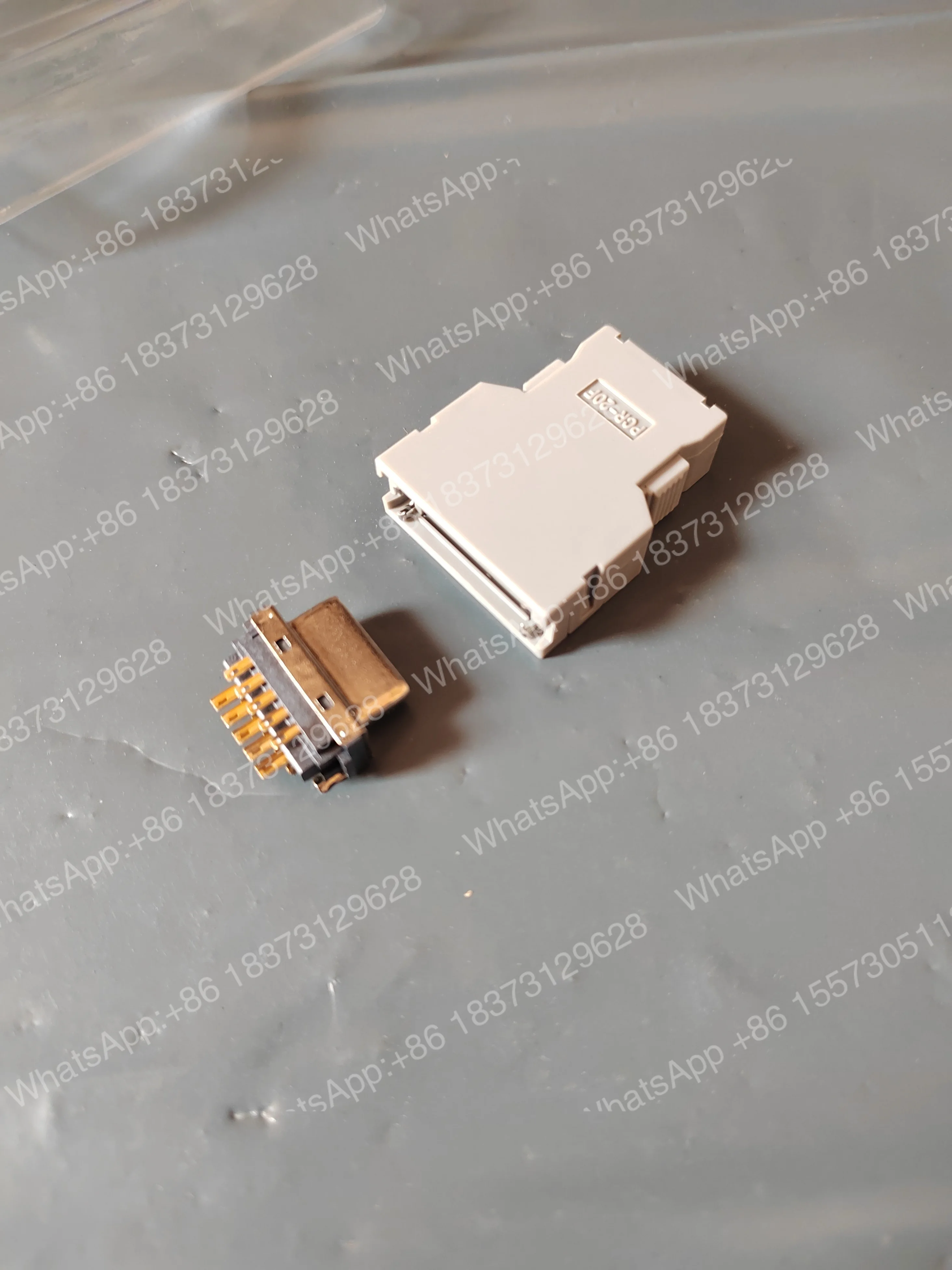 10 Uds. Conector PCR-20F adecuado para codificador servo FANUC, conector hembra de 20 núcleos, conector HONDA de 20 pines, conector totalmente chapado en oro