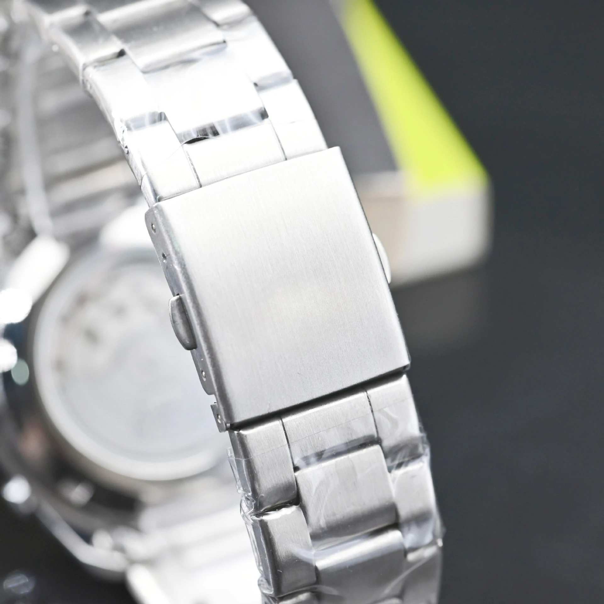 Multifunctioneel nep-mechanisc - Open Heart Watch recensie en prijs