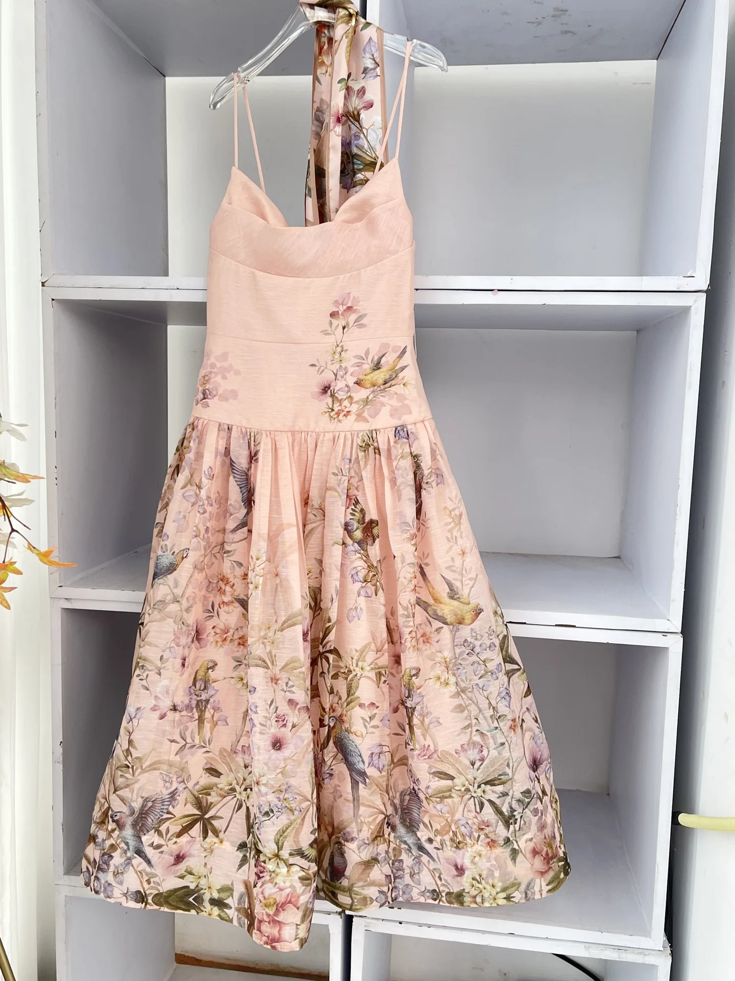Vestido midi sin espalda sin mangas con estampado de pájaros florales rosas para mujer nuevo diseño