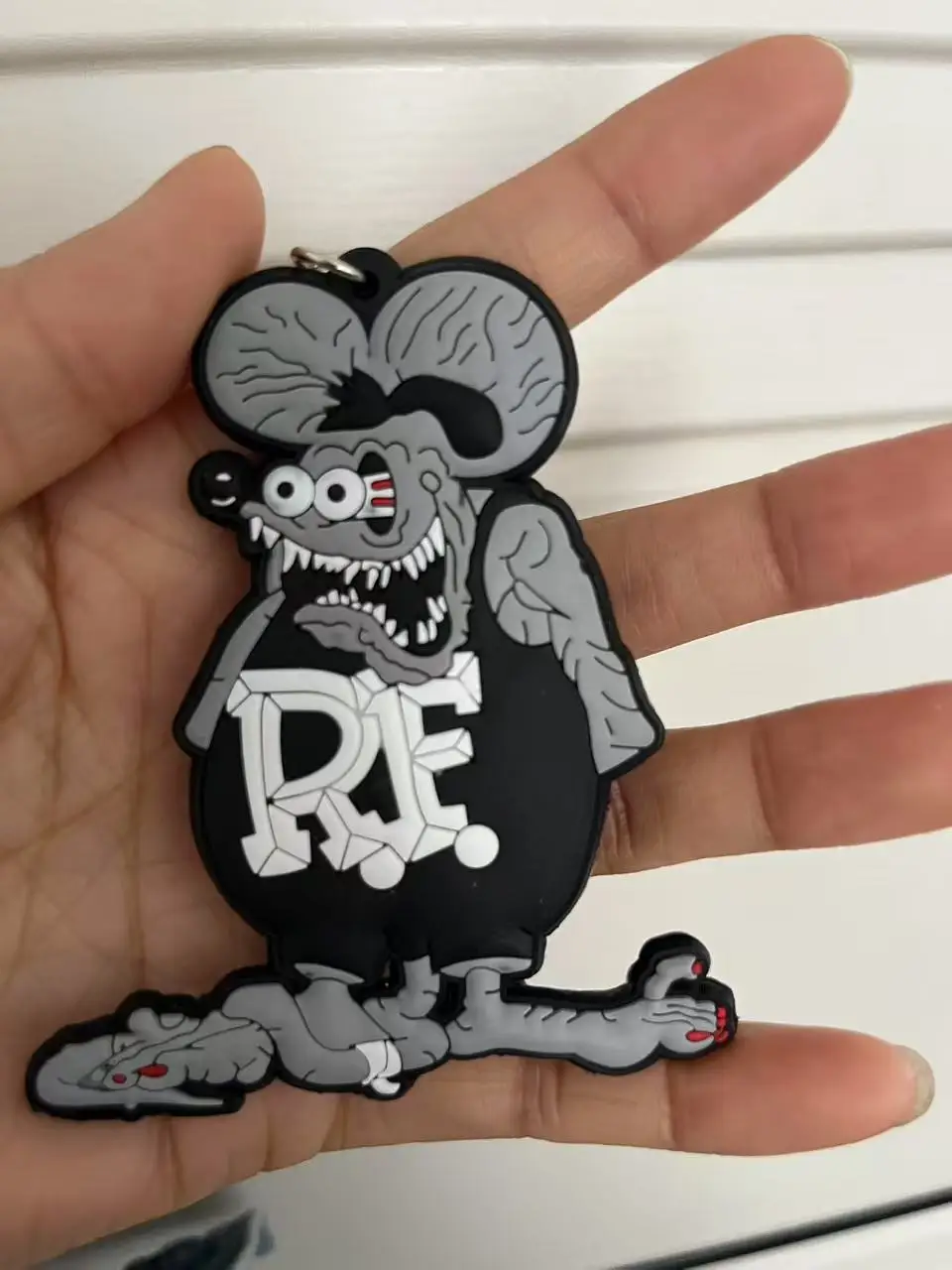 Llaveros de plástico para hombre, llaveros de pvc, RF, ratfink, rat, fink, mooneyes, venta al por mayor, 20 unidades por lote