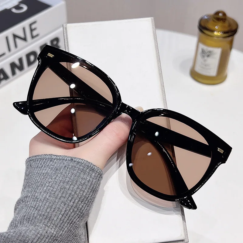 Women Oversized Square Sunglasses Vintage UV400 Black Frame Fashion Shades For Outdoor Driving Travel