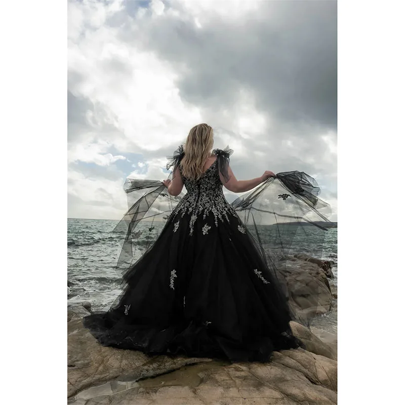 Black Gothic Beach Wedding Dresses A Line V Neck Spaghetti Strap Bridal Dress Plus Size Lace Embroidery Robe De Novia