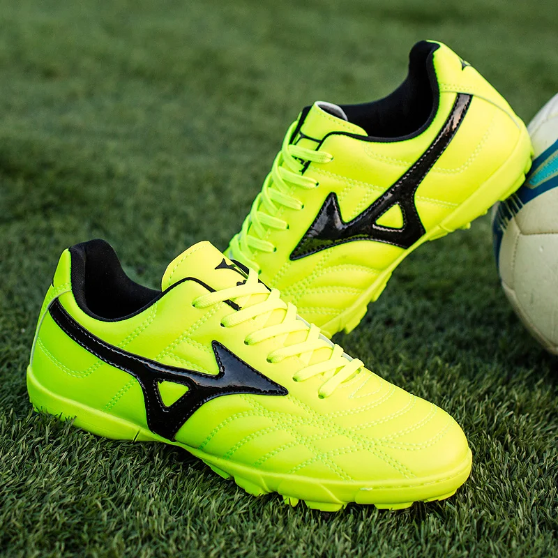 

New Youth Football Shoes with Broken Nails Training Shoes