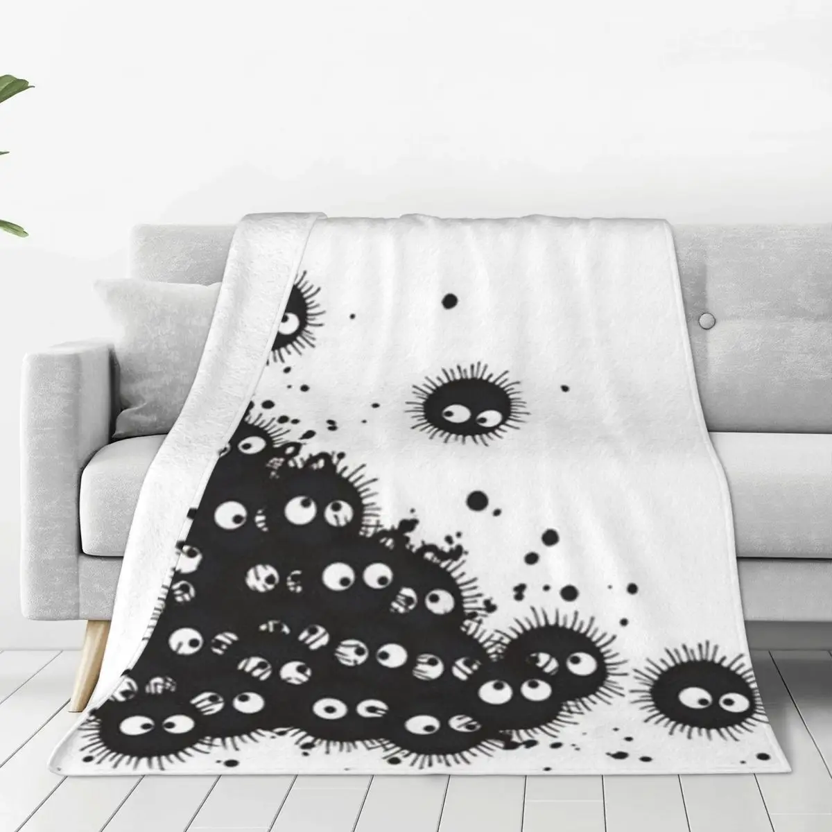 Dust Soot Sprites Balls Flannel Blanket Black Soft Warm Throw Blanket for Outdoor Picnic Funny Bedspread Sofa Bed Cover